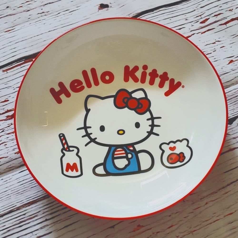 🆕️ CUTE SANRIO HELLO KITTY RED PLATE ❤️🤍